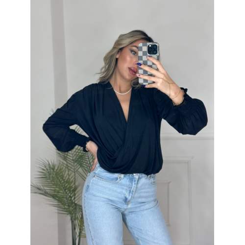 Kadın Uzun Kollu Dökümlü Kruvaze Yaka Kol Ucu Gipeli Sandy Bluz Kadın Uzun Kollu Dökümlü Kruvaze Yaka Kol Ucu Gipeli Sandy Bluz