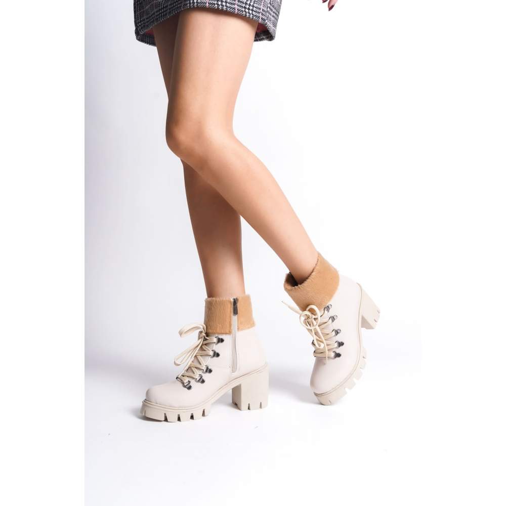 Lisinya948 Bağcıklı Fermuarlı Ortopedik Taban Topuklu Kürk Detaylı Cilt Kadın Bot KT Krem Lisinya948 Bağcıklı Fermuarlı Ortopedik Taban Topuklu Kürk Detaylı Cilt Kadın Bot KT Krem
