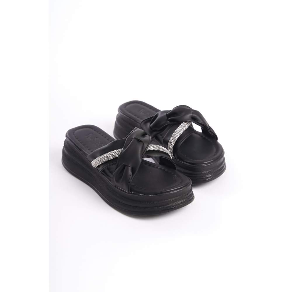 Lisinya948 Düz Topuklu Kurdele Desenli Taşlı Kalın ve Ortopedik Taban Kadın Terlik ST Siyah Lisinya948 Düz Topuklu Kurdele Desenli Taşlı Kalın ve Ortopedik Taban Kadın Terlik ST Siyah