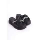 Lisinya948 Düz Topuklu Kurdele Desenli Taşlı Kalın ve Ortopedik Taban Kadın Terlik ST Siyah Lisinya948 Düz Topuklu Kurdele Desenli Taşlı Kalın ve Ortopedik Taban Kadın Terlik ST Siyah