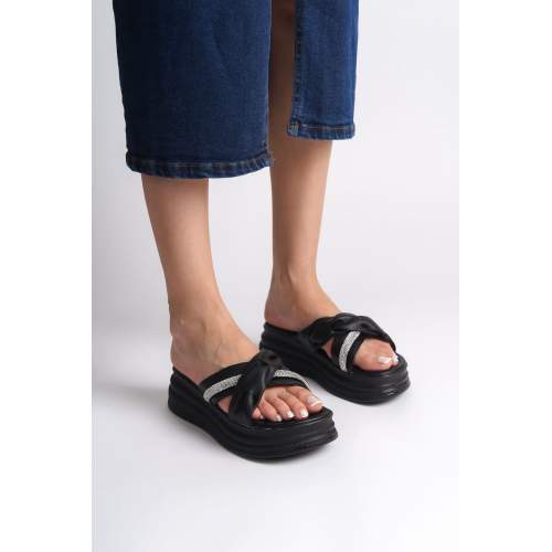 Lisinya948 Düz Topuklu Kurdele Desenli Taşlı Kalın ve Ortopedik Taban Kadın Terlik ST Siyah Lisinya948 Düz Topuklu Kurdele Desenli Taşlı Kalın ve Ortopedik Taban Kadın Terlik ST Siyah