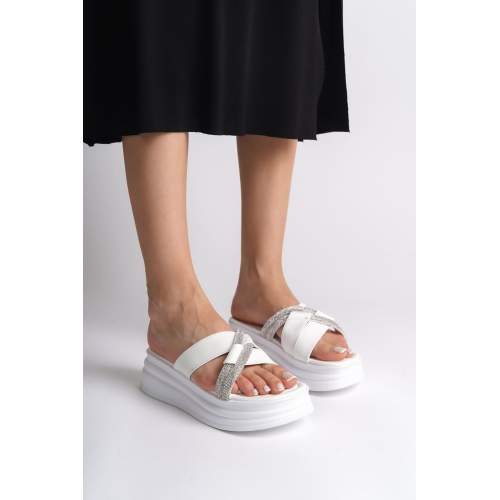 Lisinya948 Düz Topuklu Taşlı Çapraz Şeritli Kalın ve Ortopedik Taban Kadın Terlik BT Beyaz Lisinya948 Düz Topuklu Taşlı Çapraz Şeritli Kalın ve Ortopedik Taban Kadın Terlik BT Beyaz