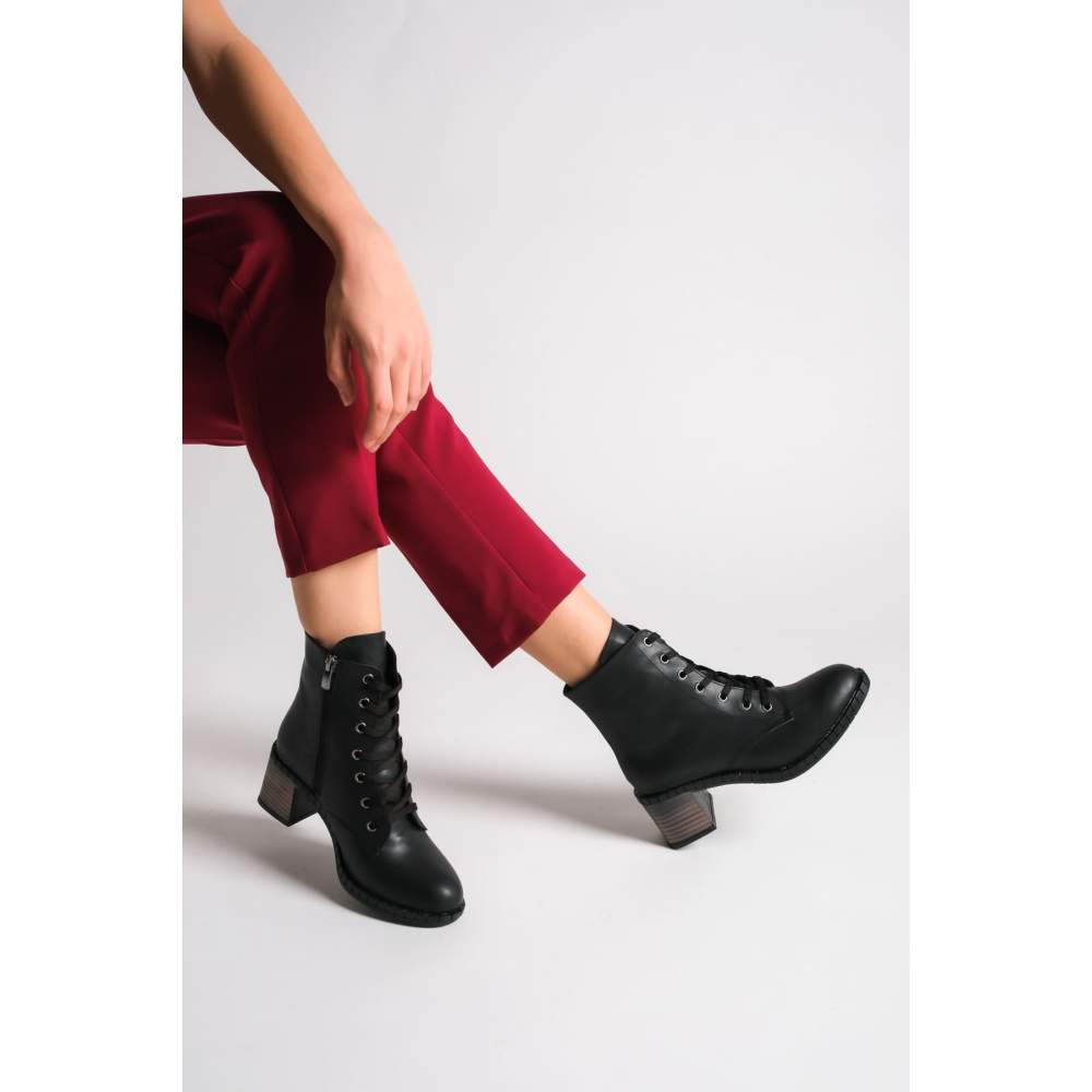 Lisinya948 Bağcıklı Fermuarlı Ortopedik Taban Suya ve Soğuğa Dayanıklı Topuklu Cilt Kadın Bot ST Siyah Lisinya948 Bağcıklı Fermuarlı Ortopedik Taban Suya ve Soğuğa Dayanıklı Topuklu Cilt Kadın Bot ST Siyah