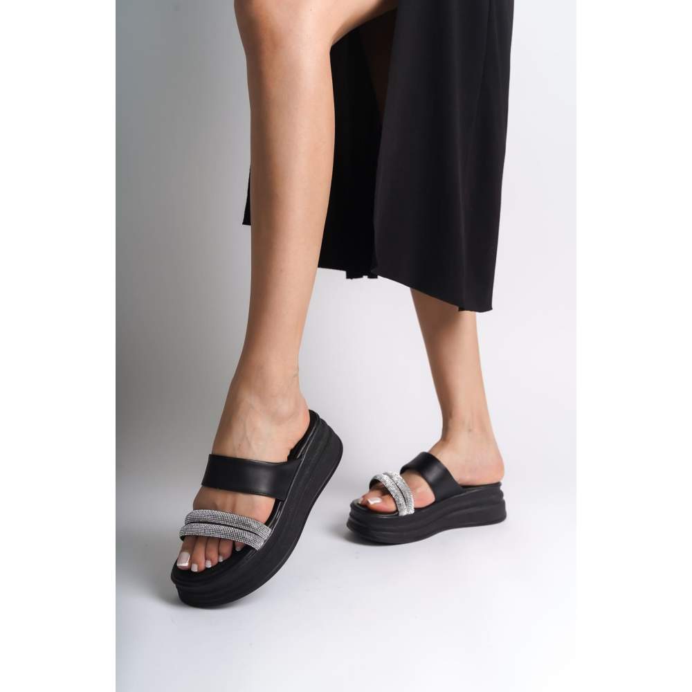 Lisinya948 Düz Topuklu Taşlı Şeritli Kalın ve Ortopedik Taban Kadın Terlik ST Siyah Lisinya948 Düz Topuklu Taşlı Şeritli Kalın ve Ortopedik Taban Kadın Terlik ST Siyah