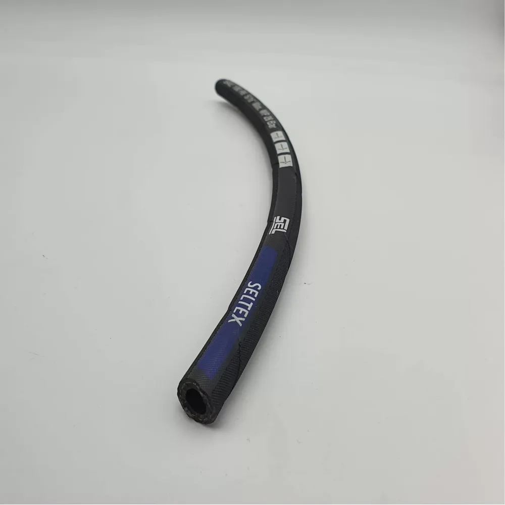 1 inç - R6 İÇ ÇAP 25.4 MM DIŞ ÇAP 33.2 TEKSTİL ÖRGÜLÜ HİDROLİK HORTUM (Lisinya)