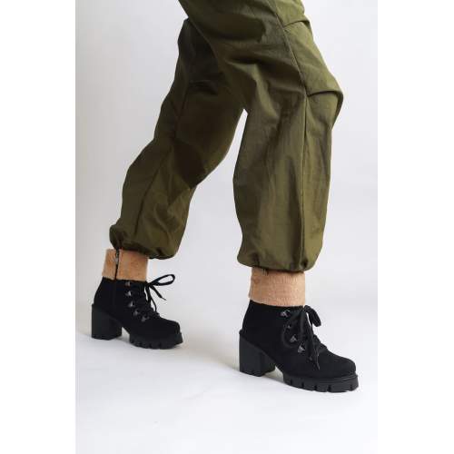 Lisinya948 Bağcıklı Fermuarlı Ortopedik Taban Topuklu Kürk Detaylı Süet Kadın Bot ST Siyah Lisinya948 Bağcıklı Fermuarlı Ortopedik Taban Topuklu Kürk Detaylı Süet Kadın Bot ST Siyah