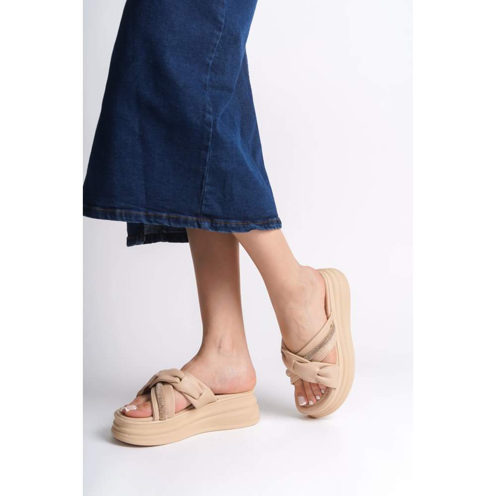 Lisinya948 Düz Topuklu Kurdele Desenli Taşlı Kalın ve Ortopedik Taban Kadın Terlik TT Ten Lisinya948 Düz Topuklu Kurdele Desenli Taşlı Kalın ve Ortopedik Taban Kadın Terlik TT Ten