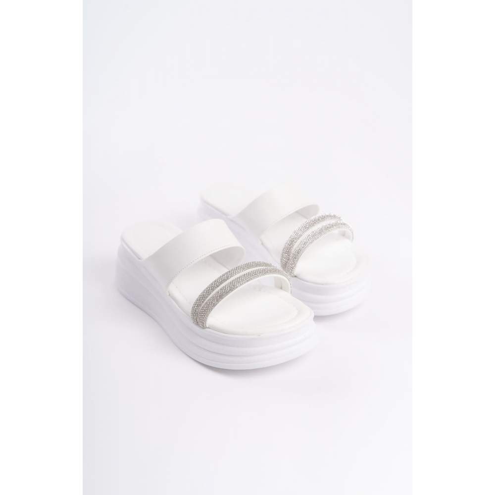 Lisinya948 Düz Topuklu Taşlı Şeritli Kalın ve Ortopedik Taban Kadın Terlik BT Beyaz Lisinya948 Düz Topuklu Taşlı Şeritli Kalın ve Ortopedik Taban Kadın Terlik BT Beyaz