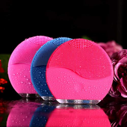 Titreşimli Yüz Temizleme Ve Masaj Aleti Titreşimli Yüz Temizleme Ve Masaj Aleti