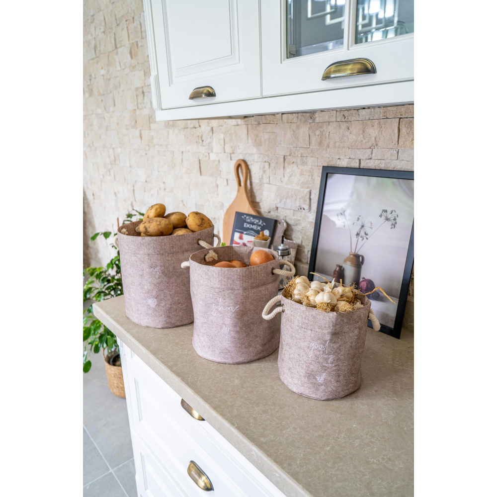 Kulplu Yuvarlak Düzenleyici Çok Amaçlı Kolay Taşınabilen Organizer Keçe Sepet (3lü Set) Kulplu Yuvarlak Düzenleyici Çok Amaçlı Kolay Taşınabilen Organizer Keçe Sepet (3lü Set)