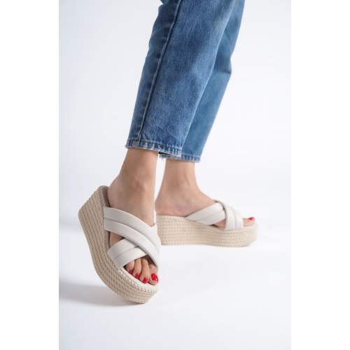 Lisinya948 Dolgu Topuklu Ortopedik Taban Hasır Görünümlü Kadın Terlik KT Krem Lisinya948 Dolgu Topuklu Ortopedik Taban Hasır Görünümlü Kadın Terlik KT Krem