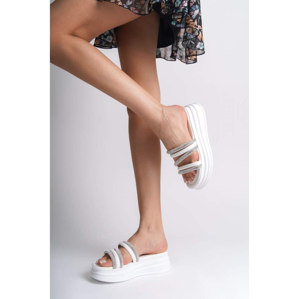 Lisinya948 Düz Topuklu Şeritli Taşlı Kalın ve Ortopedik Taban Kadın Terlik BT Beyaz Lisinya948 Düz Topuklu Şeritli Taşlı Kalın ve Ortopedik Taban Kadın Terlik BT Beyaz