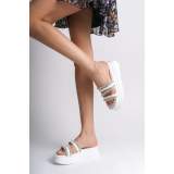 Lisinya948 Düz Topuklu Şeritli Taşlı Kalın ve Ortopedik Taban Kadın Terlik BT Beyaz Lisinya948 Düz Topuklu Şeritli Taşlı Kalın ve Ortopedik Taban Kadın Terlik BT Beyaz